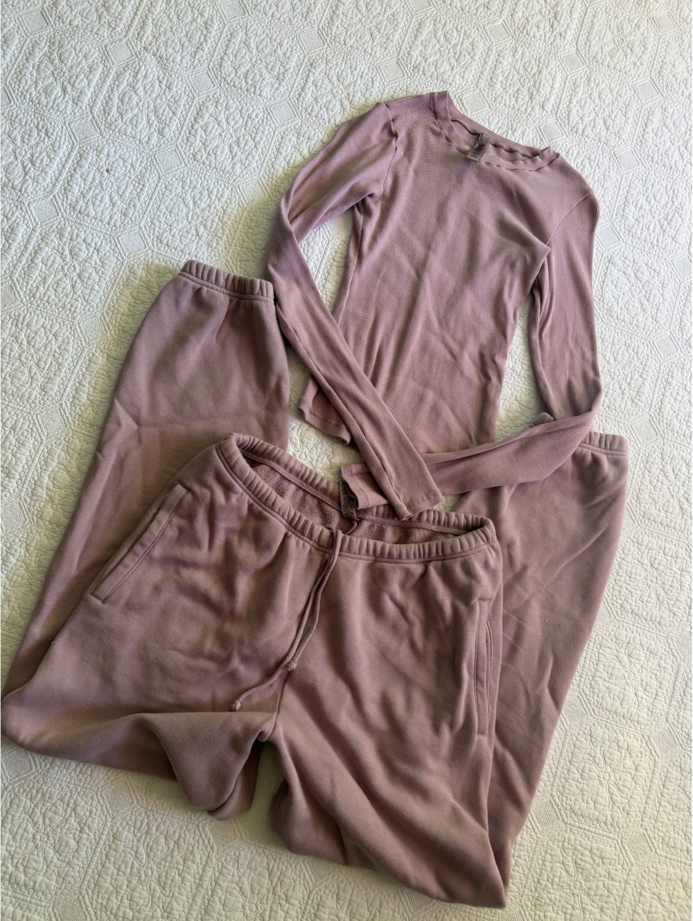 Skims deadstock Women's Long Sleeve Top and Matching Jogger - Picture 2 of 4